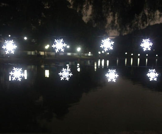 Solar Christmas String Lights Outdoor Waterproof 30 LED 20Feet Solar Snowflake Christmas Fairy Lights Decorations with 8 Lighting Modes for Garden Patio Yard Porch Wedding Party Decor(White)