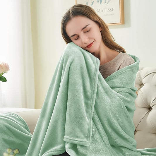 BEDELITE Throw Blanket for Couch and Bed - 300GSM Luxury Plush Cozy Fleece Blanket 50x60 Inches Mint Green, Soft Lightweight Blanket for Travel Camping