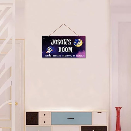 Personalized Signs Funny Astronaut Sign Customized Door Art Decoration Exquisite Decorative Signs Custom Name for Kids Room Outer Space Themed Nursery Decor Wall Art Decor For Boys Room Girls Bedroom
