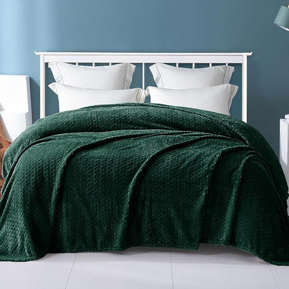 Exclusivo Mezcla Fleece Twin Size Blanket for Bed, 90x66 Inches Soft Cozy Jacquard Flannel Blankets, Lightweight Fuzzy Plush Warm for Winter, Forest Green