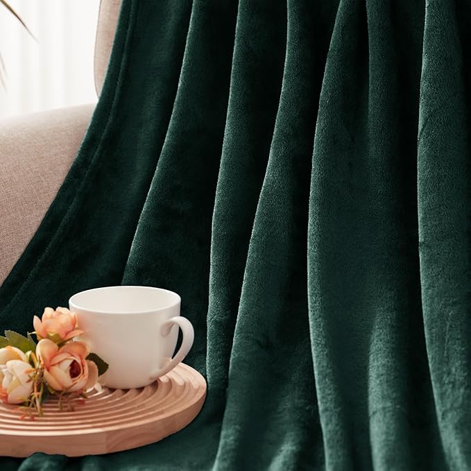 Exclusivo Mezcla Fleece Blanket Twin Size for Bed, Super Soft and Warm, All Season Use, Cozy, Plush, Lightweight, 90x66 Inches, Forest Green