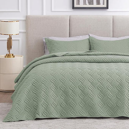Love's cabin King Size Quilt Bedding Set Sage Bedspreads - Bed Summer Lightweight Bedspread Comforter - Wave Pattern Bedding Coverlet for All Season - 3 Pieces (1 Quilt, 2 Pillow Shams)