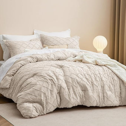 Bedsure Oversized Queen Comforter Set - Beige Comforter, Boho Tufted Shabby Chic Bedding for Kids, 3 Pieces Vintage Farmhouse Bed Set for All Seasons, Fluffy Soft Bedding with 2 Pillow Shams