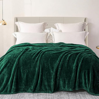 Exclusivo Mezcla Plush Fuzzy Fleece Bed Blanket Twin Size, Super Soft, Fluffy and Warm Blankets, Suitable for All Seasons (Forest Green, 90x66 Inches)