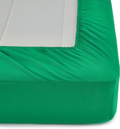 Amazon Basics 7 Piece Soft, All-Season Microfiber Kid's Bed-in-a-Bag Bedding Set, Full/Queen, Solid, Green