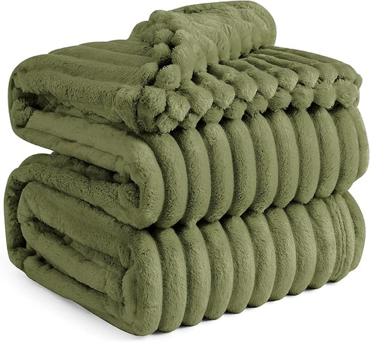 Bedsure GentleSoft Cypress Full Blanket for Couch - Cozy Soft Blankets for Women, Cute Small Fleece Throws for Girls, Birthday Gifts for Women Decor Gifts, 84x90 Inches