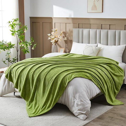 NEWCOSPLAY Super Soft Queen Blanket Green Premium Silky Flannel Fleece Leaves Pattern Lightweight Bed Blanket All Season Use (Green, Queen(90"x90"))