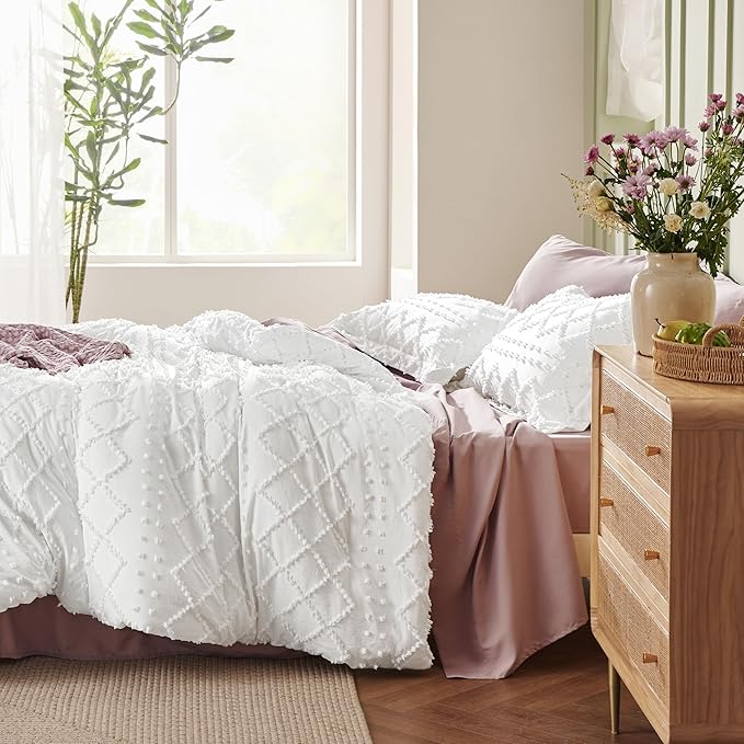 Bedsure King Comforter Set - Ivory Comforter, Boho Tufted Shabby Chic Bedding for Kids, 3 Pieces Vintage Farmhouse Bed Set for All Seasons, Fluffy Soft Bedding with 2 Pillow Shams