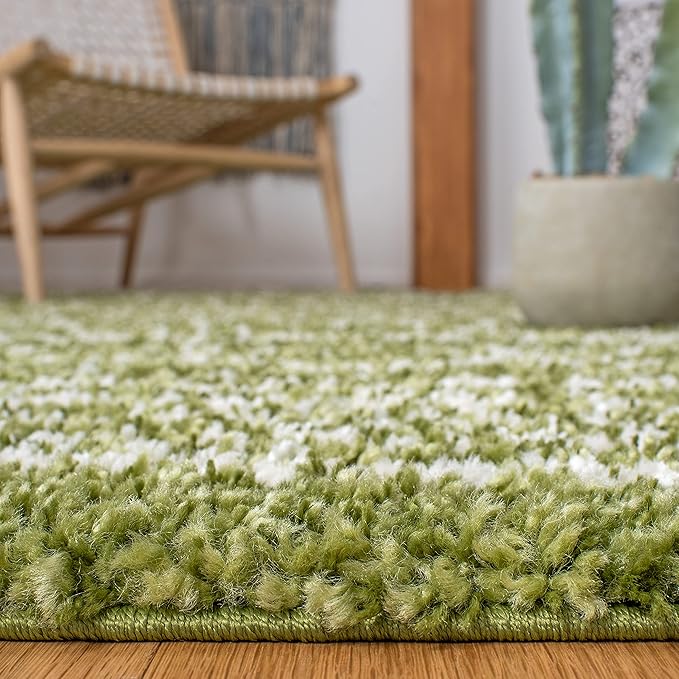 SAFAVIEH Arizona Shag Collection Accent Rug - 3'2" x 5', Green & Ivory, Moroccan Design, Non-Shedding & Easy Care, 1.6-inch Thick Ideal for High Traffic Areas in Foyer, Living Room, Bedroom (ASG741X)