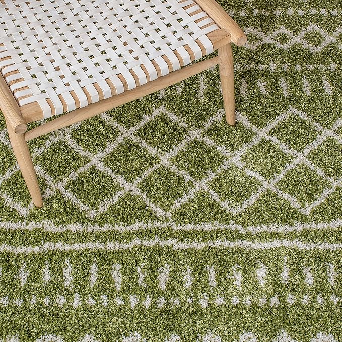 SAFAVIEH Arizona Shag Collection Accent Rug - 4' x 6', Green & Ivory, Moroccan Design, Non-Shedding & Easy Care, 1.6-inch Thick Ideal for High Traffic Areas in Entryway, Living Room, Bedroom (ASG741X)